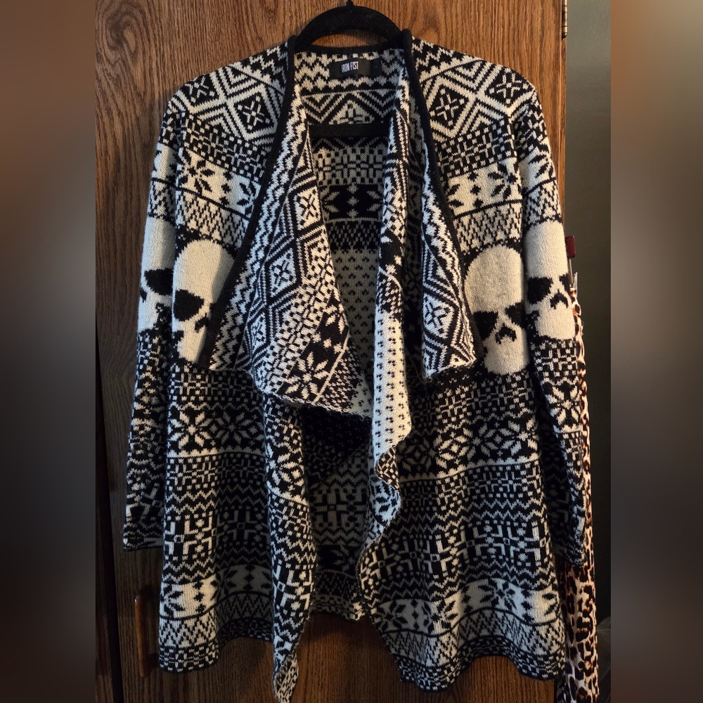 Hot Topic Iron Fist Skull Patterned Cardigan in Black and White Size XS